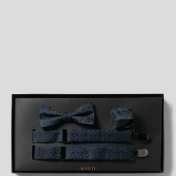 Monti Fliege, Einstecktuch Und Hosenträger Im Set - Dunkelblau -Wilvorst Geschäft 94p4ol1g6sp54d2970o4ge2a6cs56c2b9l83chaf89b4qhak8l2j0d9p9d254l1k757j8iij6124ckam9d3m6e1k6kom6p1j60p6cchk60sj2e9g6opj2d9l6co34d9k69ij2e0